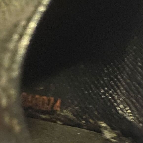 *Very Worn* Authentic Louis Vuitton 2004 Black Epi Leather 6 Key Case - Picture 7 of 10